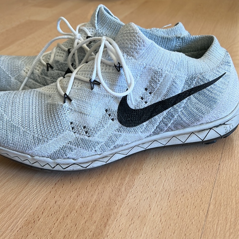 NIKE RUNNING SHOES - Picture 4 of 4